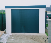 Tynkowany garaż blaszany 3,5x5m, brama uchylna + drzwi